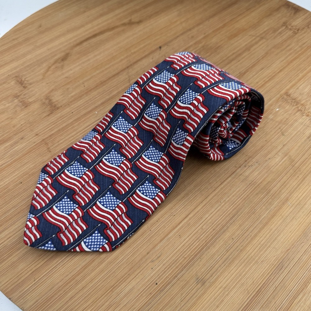 American Traditions Men's Neck Tie USA FLAGS Silk EUC Red White Blue 57" x 3.75"